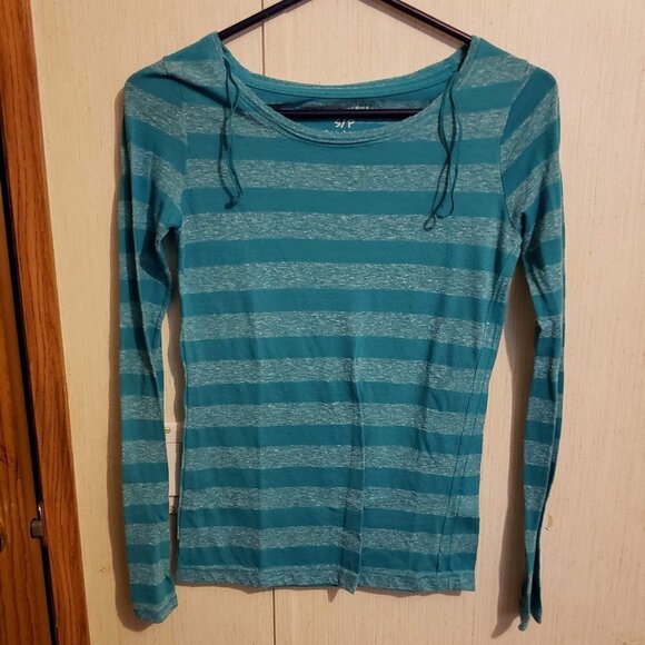 Aeropostale Original Brand Small Striped Blue Long Sleeved T- Shirt - Picture 1 of 4